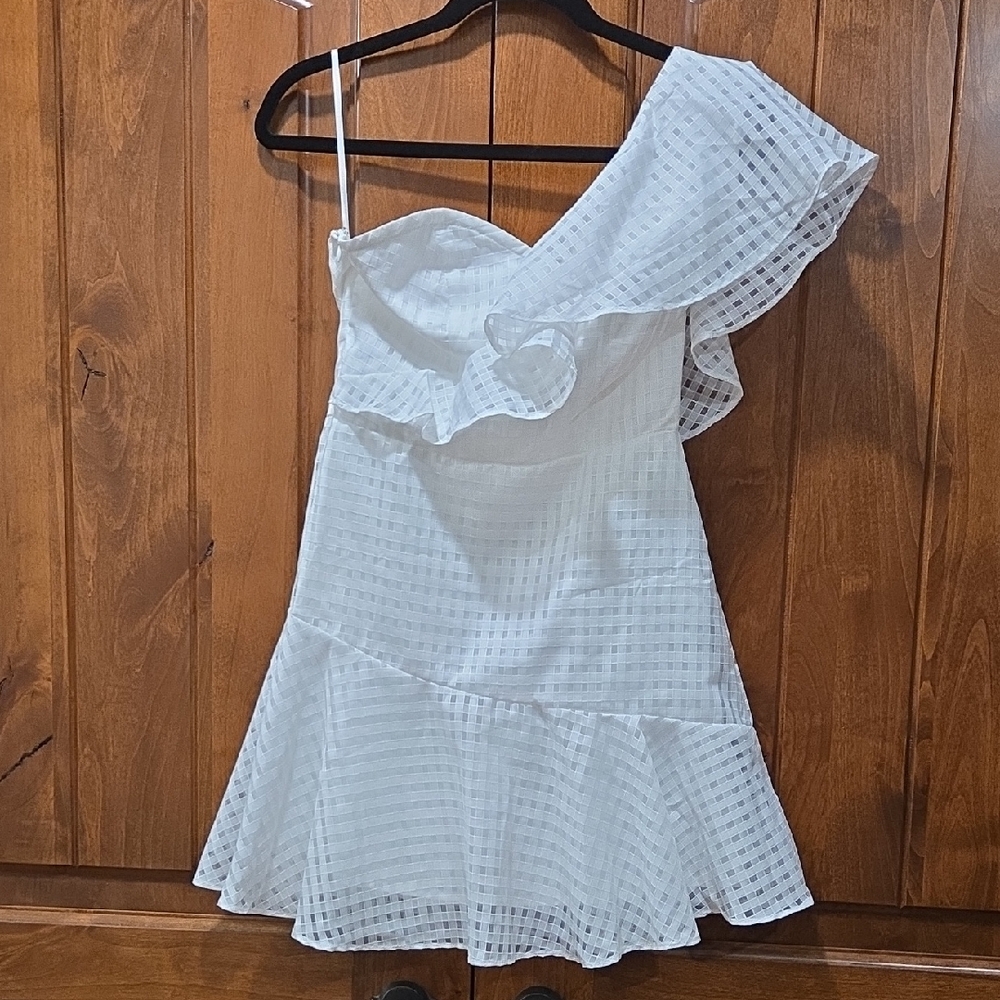 Elegant White One-Shoulder Dress
